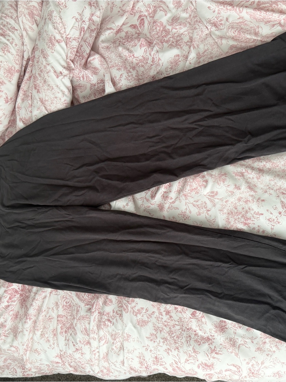 Brandy Melville Priscilla pants black - Picture 2 of 3
